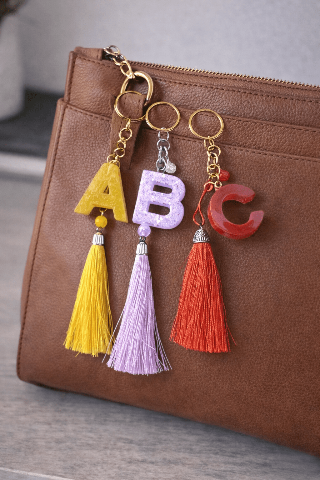 Llavero Inicial en Resina Personalizado ✨ - Vanessa Rupia Collection